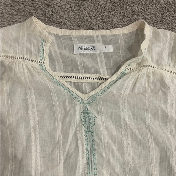 Carve Designs Cream and Blue Blouse - Picture 2 of 5